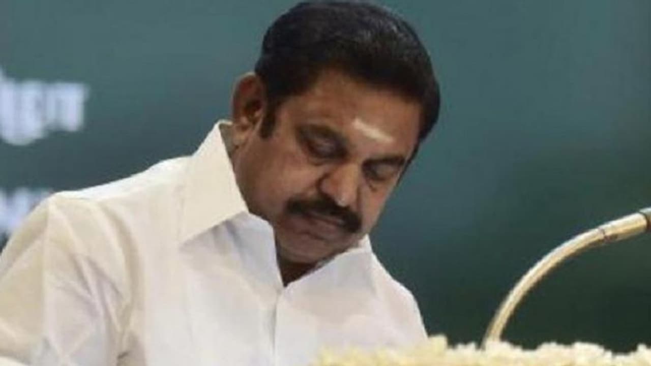 கறி விருந்துக்கு சென்றபோது விபத்தில் பலியானவர்களின் குடும்பத்தினருக்கு முதல்வர் ஆறுதல் ! நிதியுதவி அறிவித்தார் எடப்பாடி !! கறி விருந்துக்கு சென்றபோது விபத்தில் பலியானவர்களின் குடும்பத்தினருக்கு முதல்வர் ஆறுதல் ! நிதியுதவி அறிவித்தார் எடப்பாடி !!