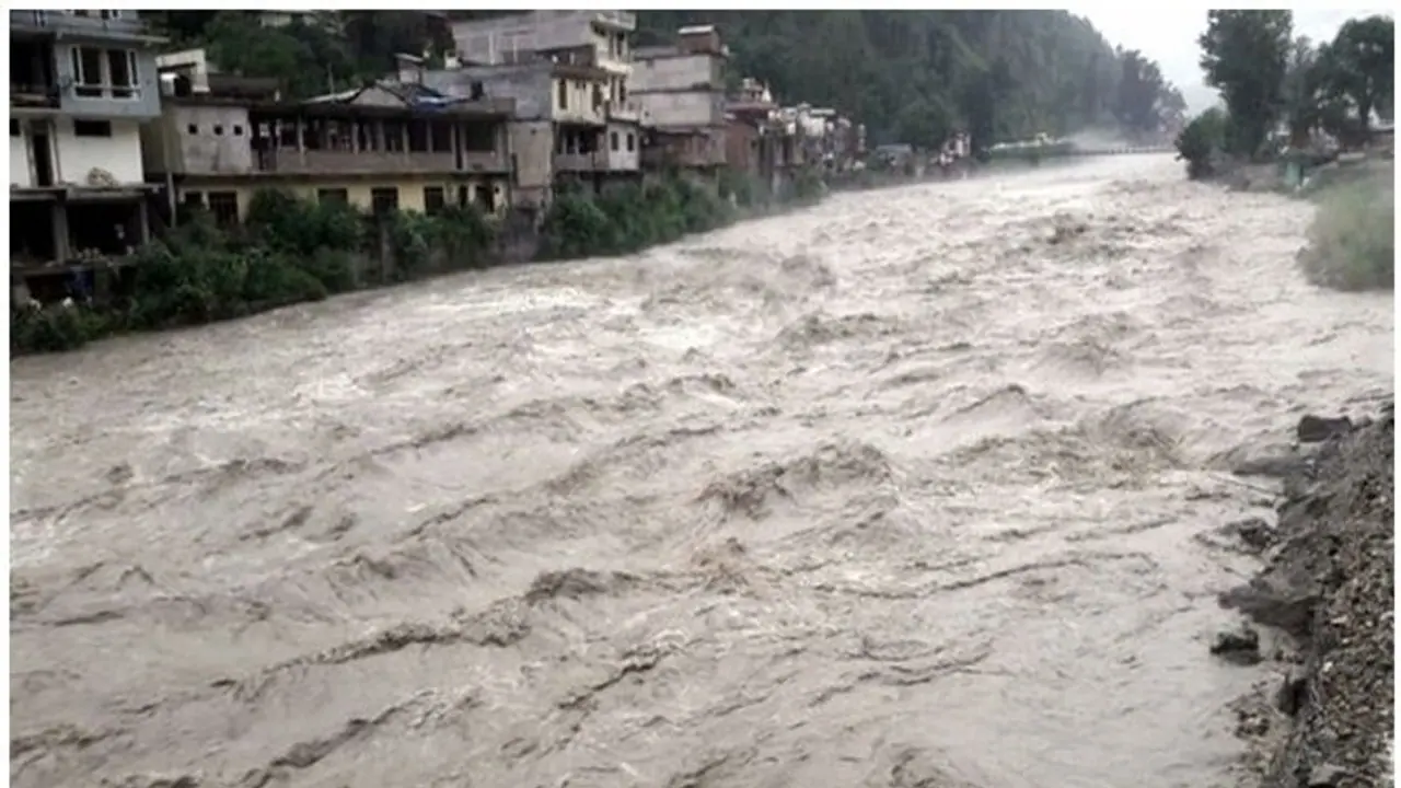 Himachal Pradesh: Over 500 stranded amid heavy rains