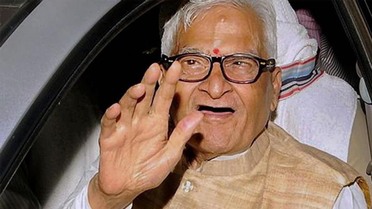 निधन: अर्थशास्त्र के प्रोफेसर ने तीन बार संभाली थी बिहार सीएम की कुर्सी, ऐसा था राजनीतिक सफर निधन: अर्थशास्त्र के प्रोफेसर ने तीन बार संभाली थी बिहार सीएम की कुर्सी, ऐसा था राजनीतिक सफर