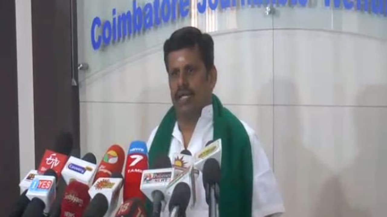 "கொங்கு நாடு" னு பிரிச்சு கொடுங்க.. ஈரோட்டை தலைநகரா ஆக்கிவிடுங்க !! தனி மாநில கோரிக்கை விடுக்கும் அமமுக நிர்வாகி .. "கொங்கு நாடு" னு பிரிச்சு கொடுங்க.. ஈரோட்டை தலைநகரா ஆக்கிவிடுங்க !! தனி மாநில கோரிக்கை விடுக்கும் அமமுக நிர்வாகி ..