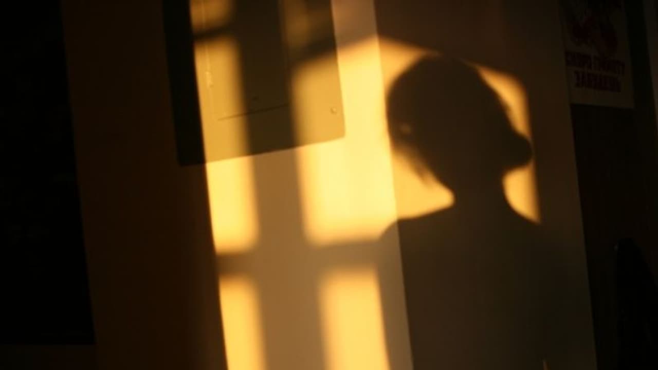 മേലുദ്യോഗസ്ഥനൊപ്പം കിടക്ക പങ്കിടാൻ ഭര്‍ത്താവ് നിര്‍ബന്ധിക്കുന്നു; യുവതി പരാതിയുമായി കോടതിയിൽ