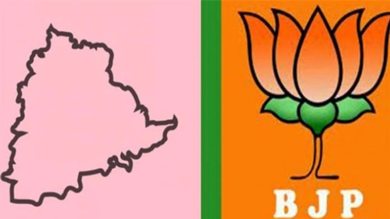 జనగామ జిల్లాలో టీఆర్ఎస్, బీజేపీల మధ్య ఫ్లెక్సీ వార్.. బండి సంజయ్కు ఎమ్మెత్యే ముత్తిరెడ్డి సవాలు.. జనగామ జిల్లాలో టీఆర్ఎస్, బీజేపీల మధ్య ఫ్లెక్సీ వార్.. బండి సంజయ్కు ఎమ్మెత్యే ముత్తిరెడ్డి సవాలు..