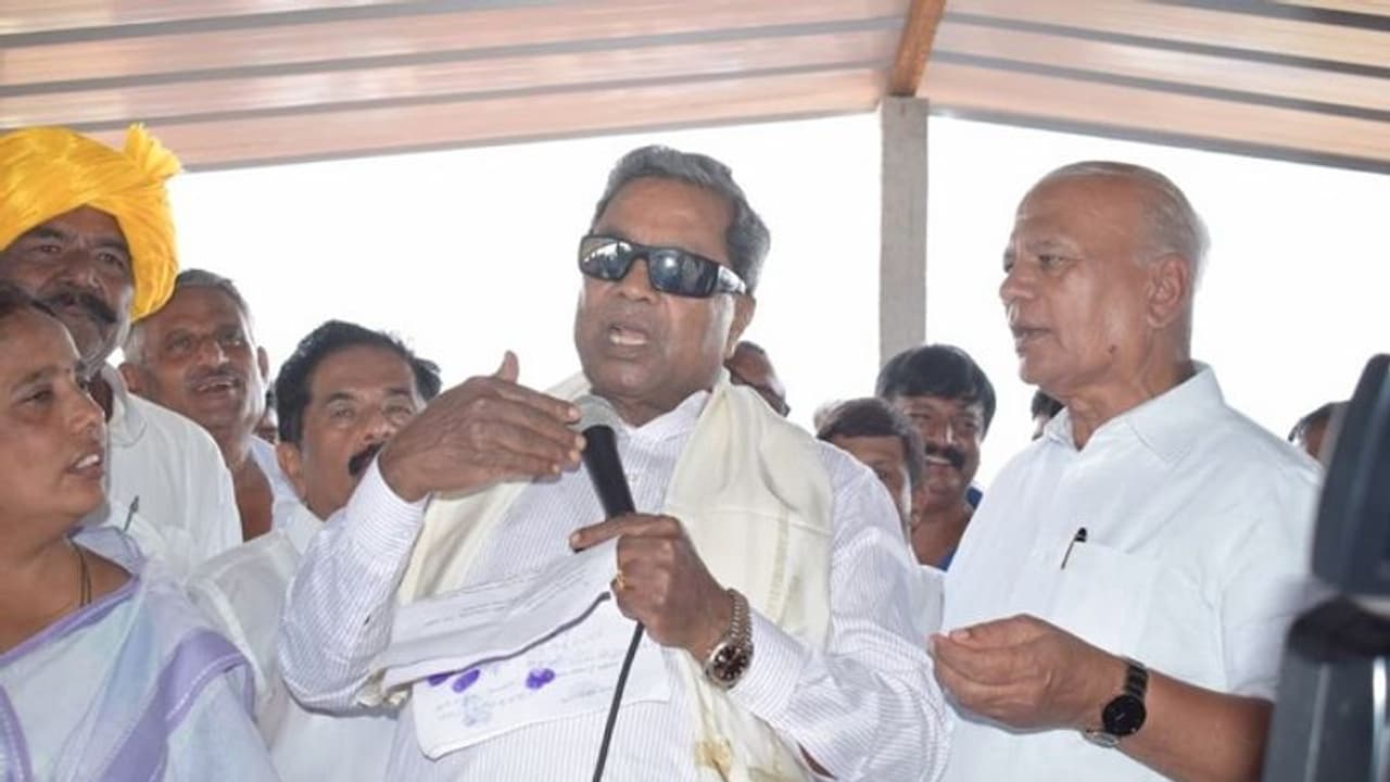 ರಾಜ್ಯ ಪ್ರವಾಹಕ್ಕೆ ಕೇಂದ್ರ ನಯಾಪೈಸೆ ಪರಿಹಾರ ನೀಡಿಲ್ಲ: ಸಿದ್ದರಾಮಯ್ಯ ರಾಜ್ಯ ಪ್ರವಾಹಕ್ಕೆ ಕೇಂದ್ರ ನಯಾಪೈಸೆ ಪರಿಹಾರ ನೀಡಿಲ್ಲ: ಸಿದ್ದರಾಮಯ್ಯ