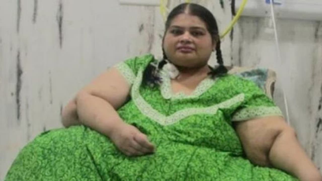 मोटापे के कारण 10 साल तक घर में कैद रही महिला, 4 साल में हुआ चमत्कार मोटापे के कारण 10 साल तक घर में कैद रही महिला, 4 साल में हुआ चमत्कार