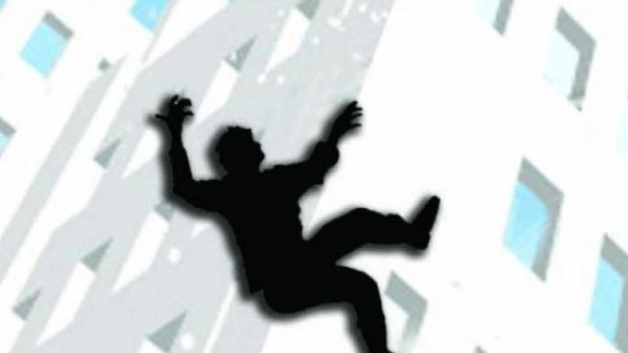 சேலம் அரசுப்பள்ளியில் 2வது மாடியில் இருந்து குதித்து மாணவி தற்கொலை முயற்சி.. என்ன காரணம் தெரியுமா?