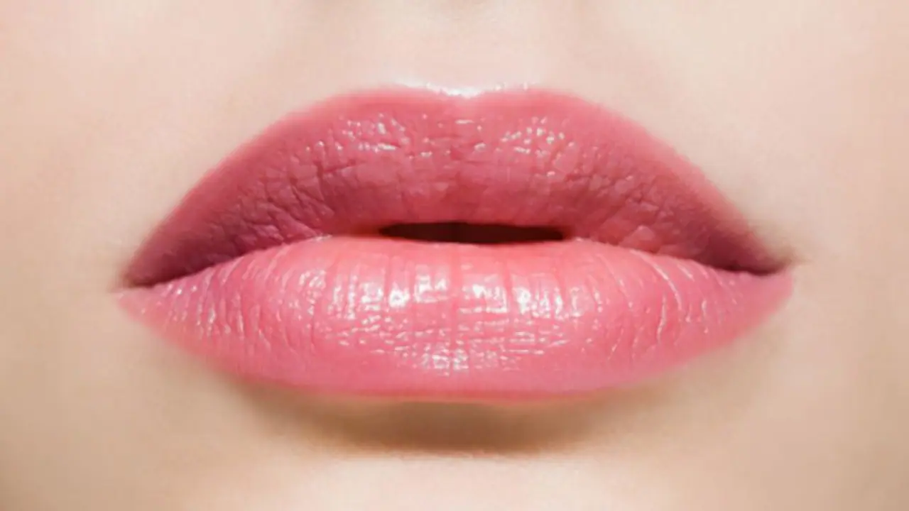 শীতকালে শিশুর মত কোমল ঠোঁট পেতে, বাড়িতেই বানিয়ে নিন এই লিপবাম