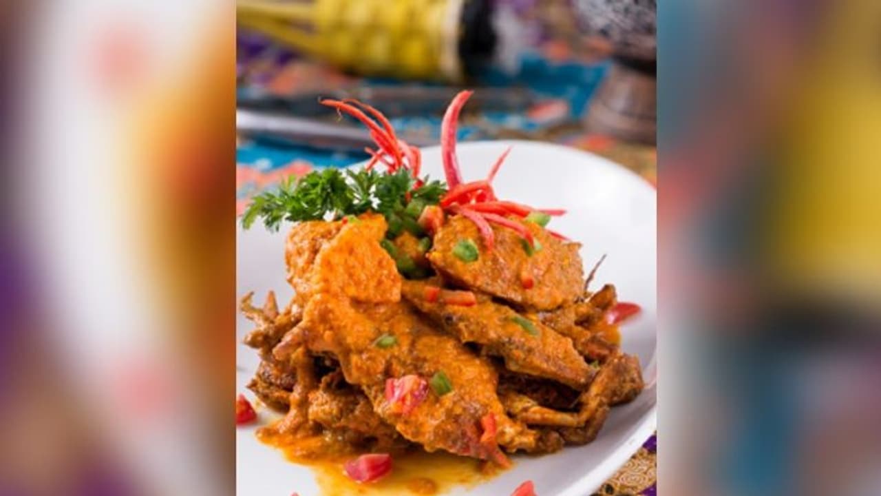 দুপুরের পাত জমে উঠুক স্পাইসি গার্লিক ক্রাব এর সঙ্গে