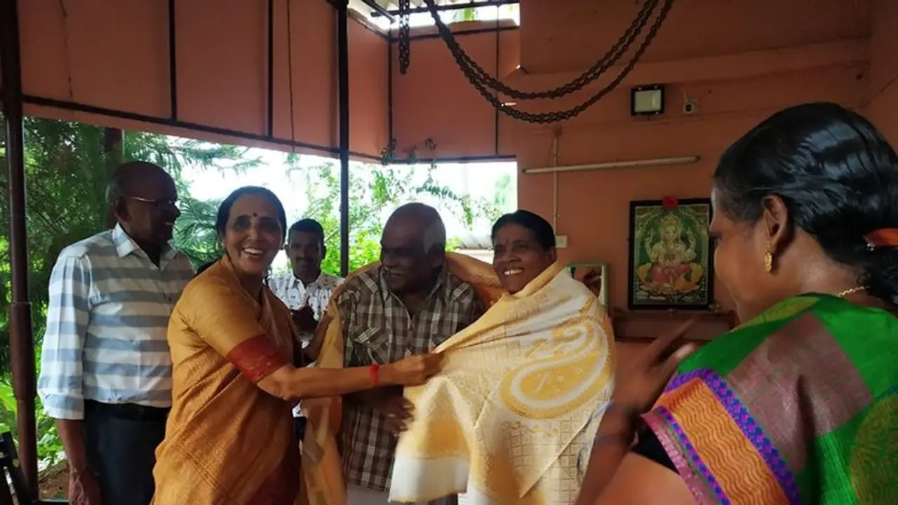 வீடு தேடி வந்த திமுக எம்.எல்.ஏ !! நெகிழ்ச்சியில் உறைந்த தம்பதி ...