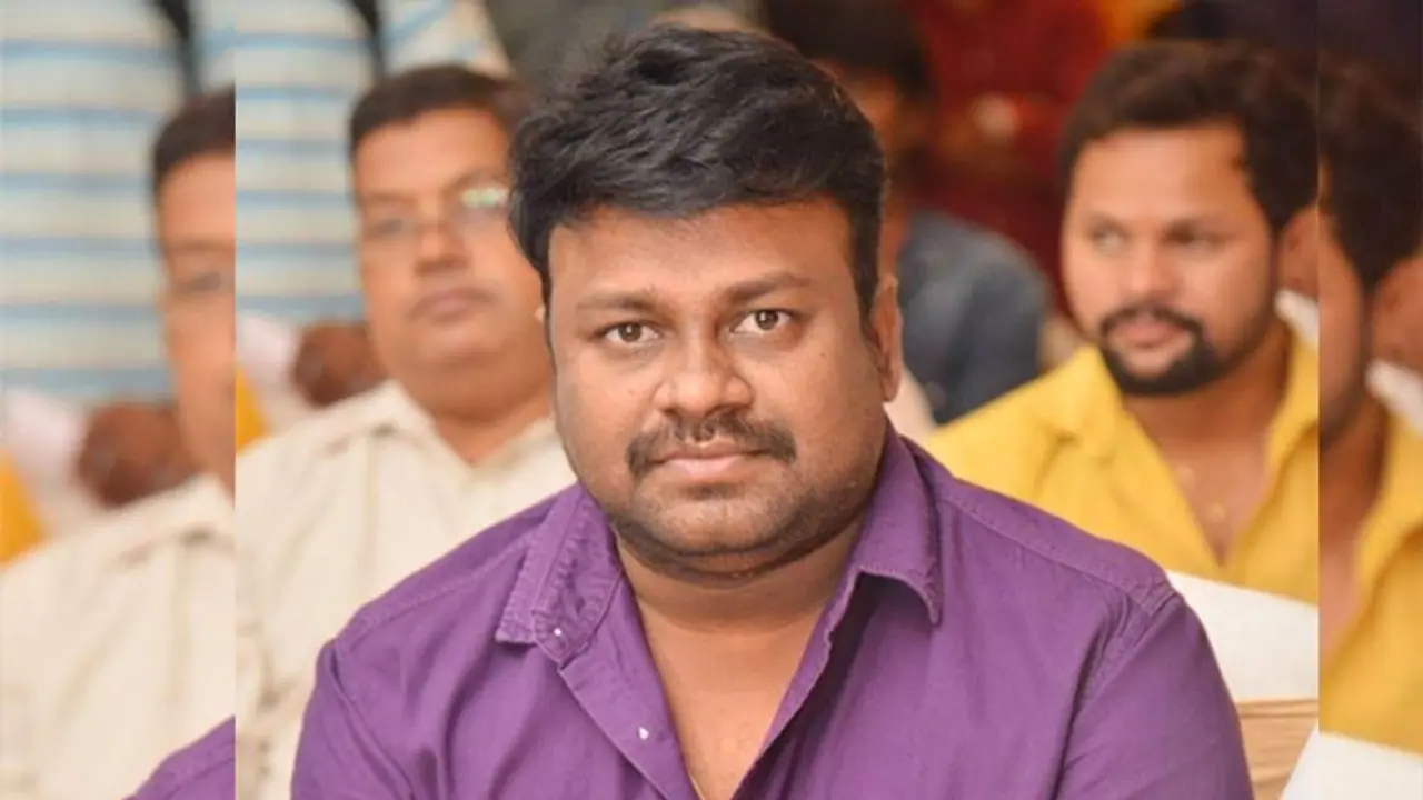 పవన్ ఫ్యాన్స్ కి కొబ్బరిమట్ట దర్శకుడు ఫిదా.. జనసేనకు విరాళం పవన్ ఫ్యాన్స్ కి కొబ్బరిమట్ట దర్శకుడు ఫిదా.. జనసేనకు విరాళం