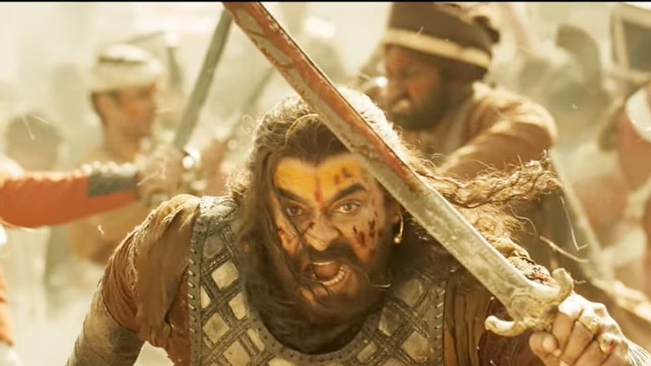 అండర్ వాటర్ ఫైట్, సెకండ్ హాఫ్.. 'సై రా' హైలైట్స్ ఇవే! అండర్ వాటర్ ఫైట్, సెకండ్ హాఫ్.. 'సై రా' హైలైట్స్ ఇవే!