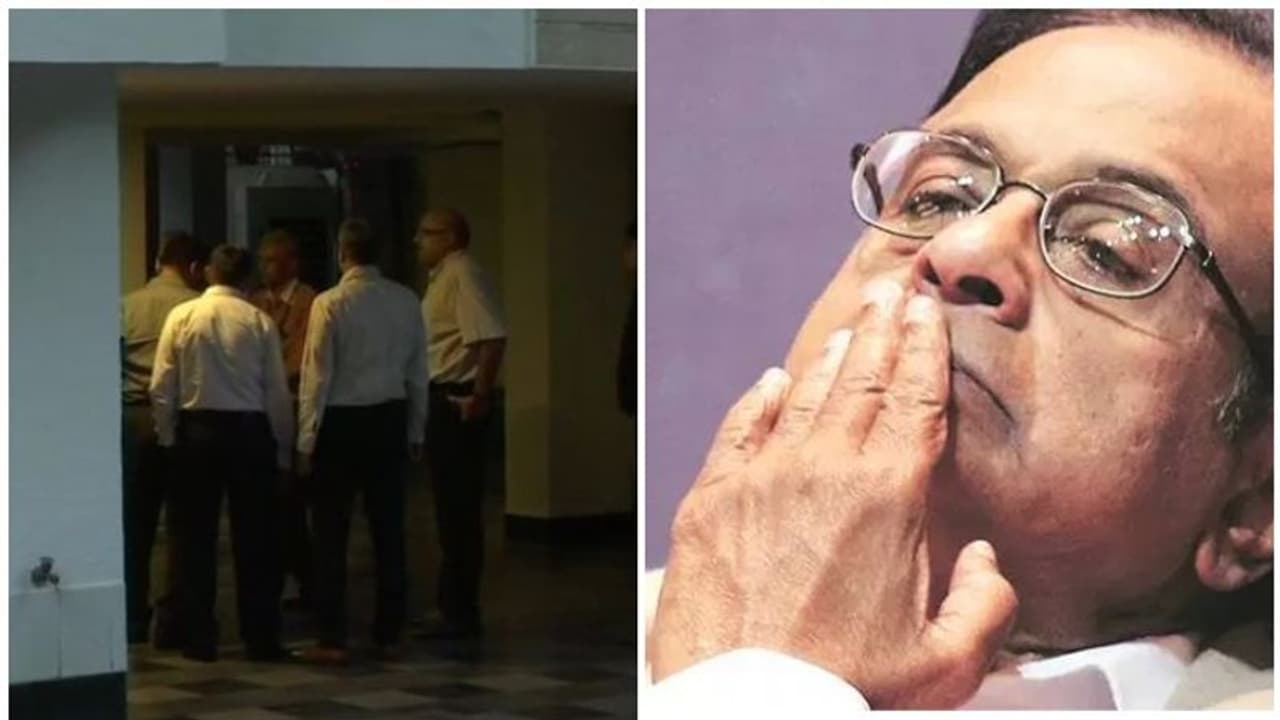 പി ചിദംബരത്തിന്റെ വസതിയിൽ സിബിഐ സംഘം: വീട്ടിലില്ലെന്ന് മറുപടി, മടങ്ങി പി ചിദംബരത്തിന്റെ വസതിയിൽ സിബിഐ സംഘം: വീട്ടിലില്ലെന്ന് മറുപടി, മടങ്ങി