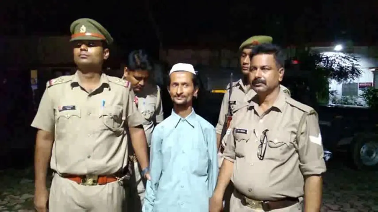 महिलाओं के धरना प्रदर्शन के बाद जागी बरेली पुलिस, चोटीकटवा मौलाना को किया गिरफ्तार महिलाओं के धरना प्रदर्शन के बाद जागी बरेली पुलिस, चोटीकटवा मौलाना को किया गिरफ्तार