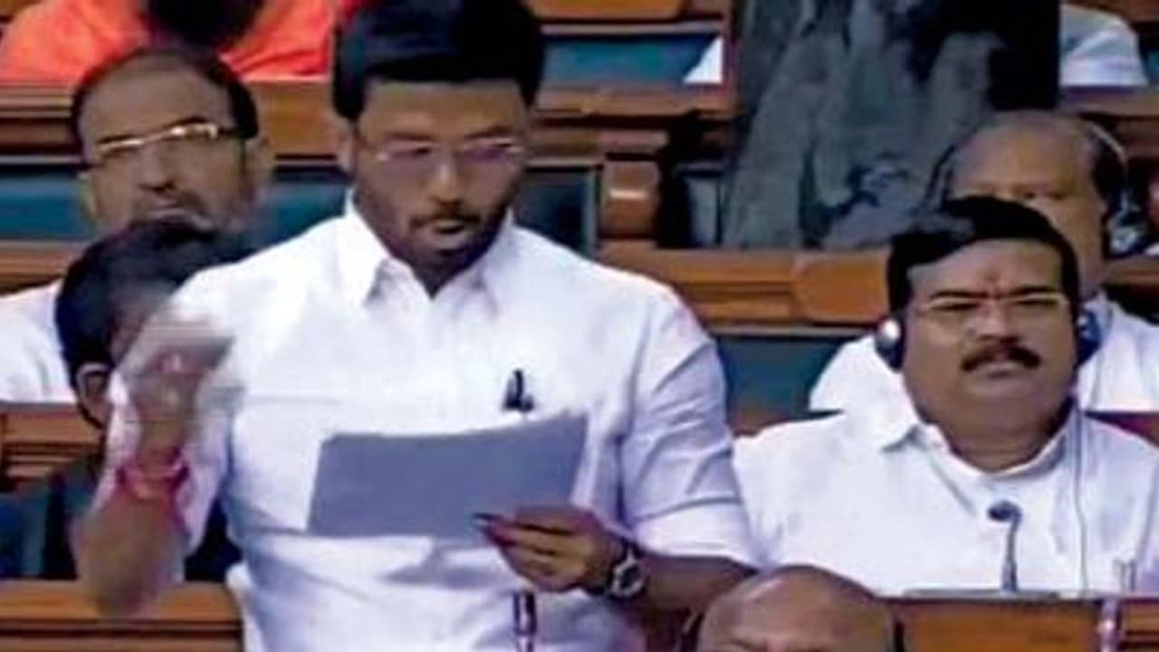 "தமிழ்நாட்டின் நலனுக்காக முடிந்தளவு பேசியிருக்கிறேன்" ஓ.பி ரவீந்திரகுமார் எம்.பி நெகிழ்ச்சி .. "தமிழ்நாட்டின் நலனுக்காக முடிந்தளவு பேசியிருக்கிறேன்" ஓ.பி ரவீந்திரகுமார் எம்.பி நெகிழ்ச்சி ..