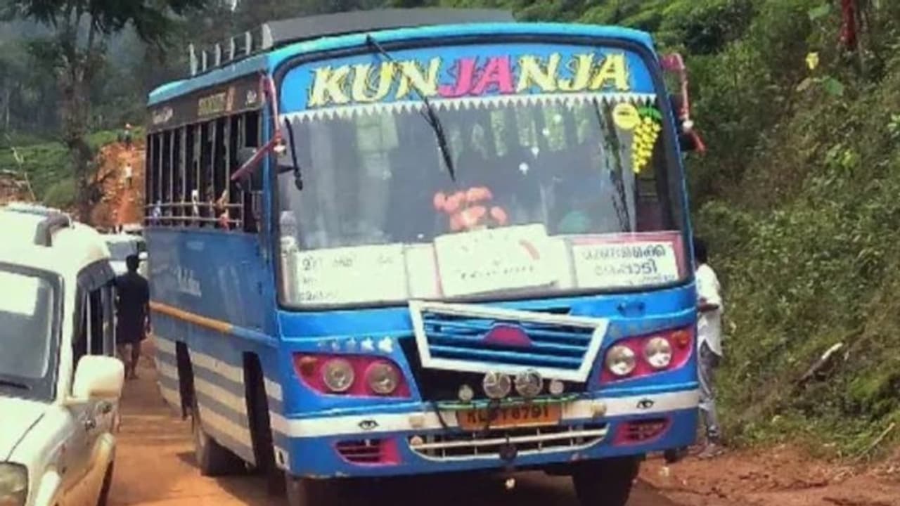 വയനാട് ചൂരല്മല റൂട്ടില് ബസ് സര്വ്വീസ് പുനഃരാരംഭിച്ചു വയനാട് ചൂരല്മല റൂട്ടില് ബസ് സര്വ്വീസ് പുനഃരാരംഭിച്ചു
