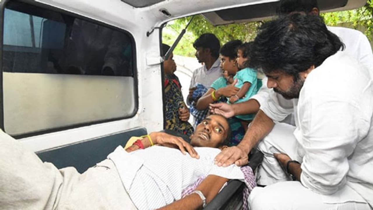 అభిమాని కోరిక నెరవేర్చిన జనసేనాని! అభిమాని కోరిక నెరవేర్చిన జనసేనాని!