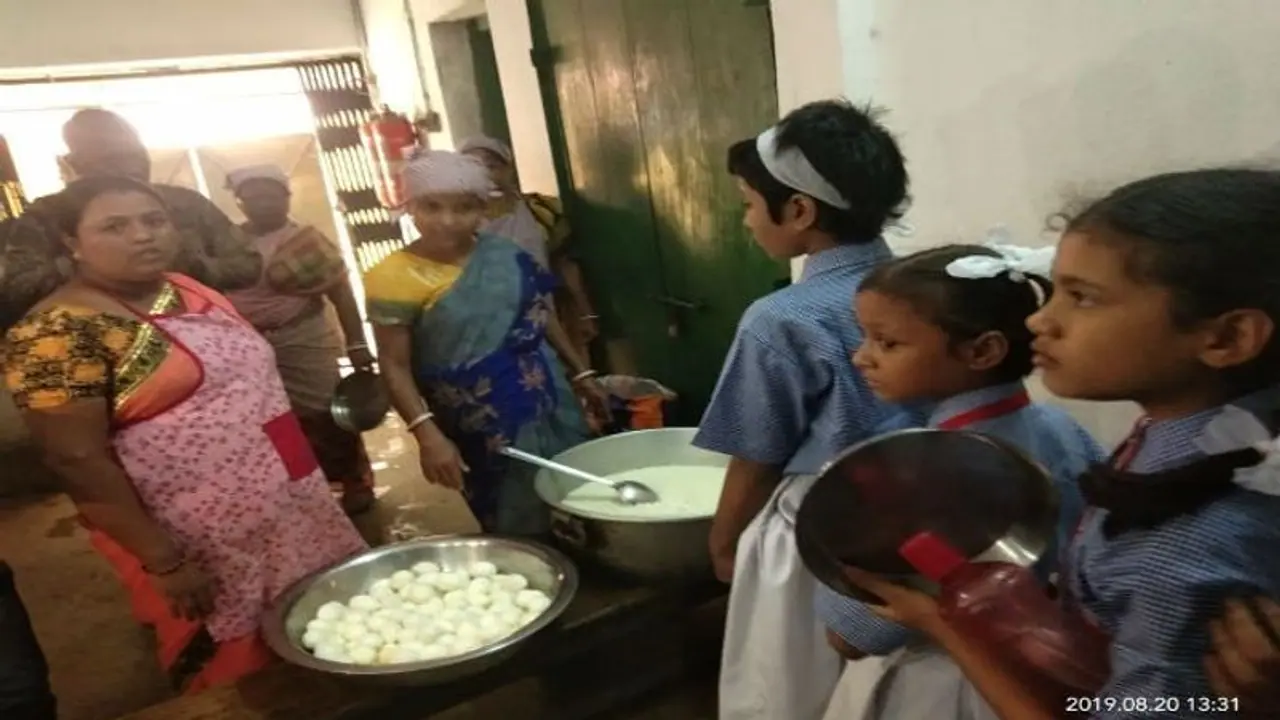 ಜೀವ ತೆಗೆದ ಬಿಸಿಯೂಟ: ಕಡಾಯಿಯಲ್ಲಿ ಬಿದ್ದು ಅಸುನೀಗಿದ ಕಂದ! ಜೀವ ತೆಗೆದ ಬಿಸಿಯೂಟ: ಕಡಾಯಿಯಲ್ಲಿ ಬಿದ್ದು ಅಸುನೀಗಿದ ಕಂದ!