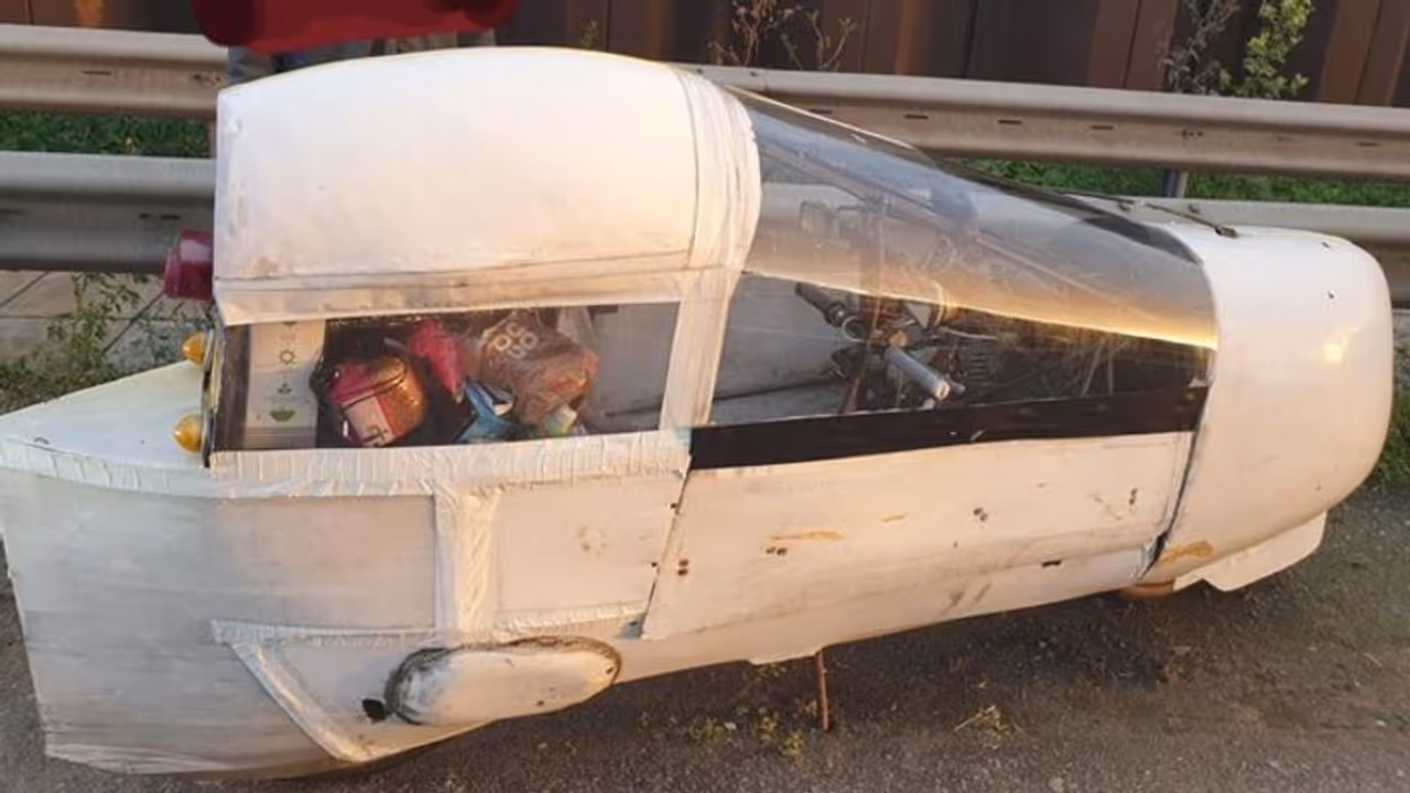 जब सड़क पर दिखी यह बाइक, हर कोई था कन्फ्यूज जब सड़क पर दिखी यह बाइक, हर कोई था कन्फ्यूज