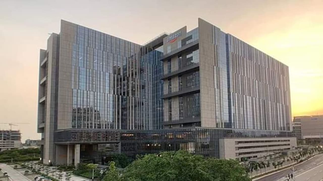 అమెజాన్ వరల్డ్స్ బిగ్గెస్ట్ క్యాంపస్.. భాగ్యనగరి మెడలో మణిహారం అమెజాన్ వరల్డ్స్ బిగ్గెస్ట్ క్యాంపస్.. భాగ్యనగరి మెడలో మణిహారం