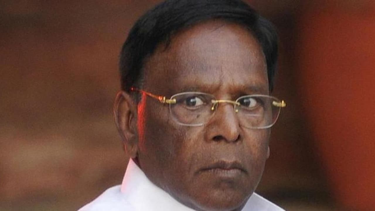 கொரோனாவை கட்டுப்படுத்துவதில் நாராயணசாமி தோல்வியடைந்துவிட்டார் : சென்னை உயர்நீதி மன்றத்தில் வழக்கு. கொரோனாவை கட்டுப்படுத்துவதில் நாராயணசாமி தோல்வியடைந்துவிட்டார் : சென்னை உயர்நீதி மன்றத்தில் வழக்கு.