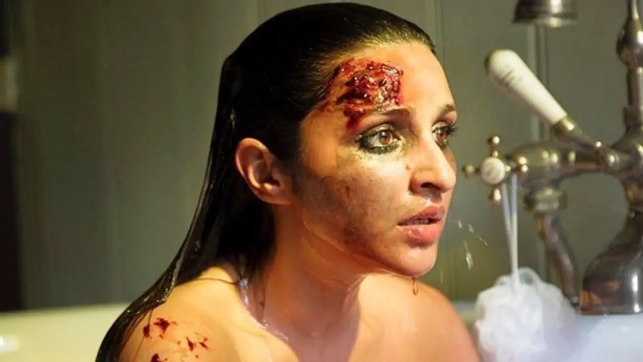 माथे पर चोट का गहरा निशान, खून से लतपथ, डरी सहमी दिखीं परिणीति चोपड़ा माथे पर चोट का गहरा निशान, खून से लतपथ, डरी सहमी दिखीं परिणीति चोपड़ा