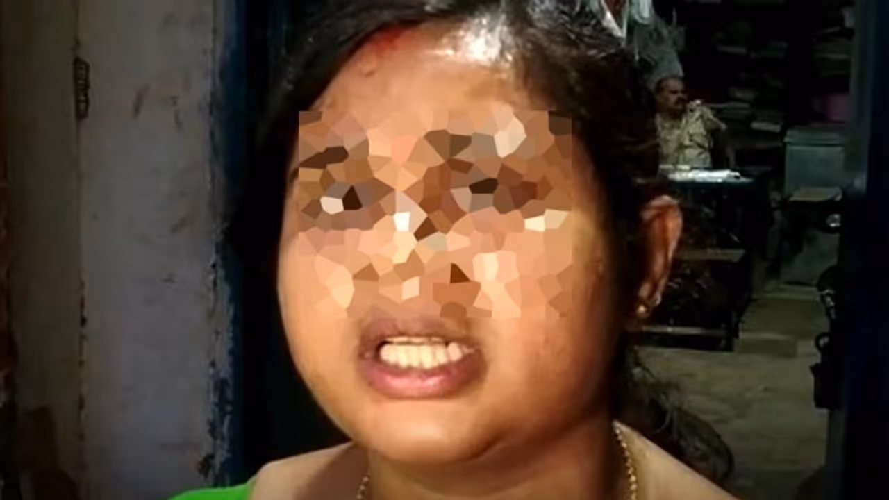 नगर निगम की बैठक के दौरान मेयर के बेटे ने लेडी पार्षद को देखकर मार दी आंख नगर निगम की बैठक के दौरान मेयर के बेटे ने लेडी पार्षद को देखकर मार दी आंख