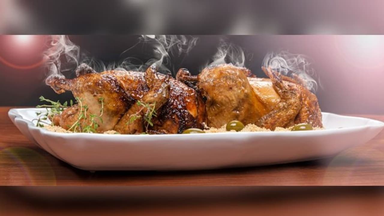 একঘেয়ে চিকেনের স্বাদ বদলাতে বানিয়ে নিন মরোক্কান রোস্টেড চিকেন