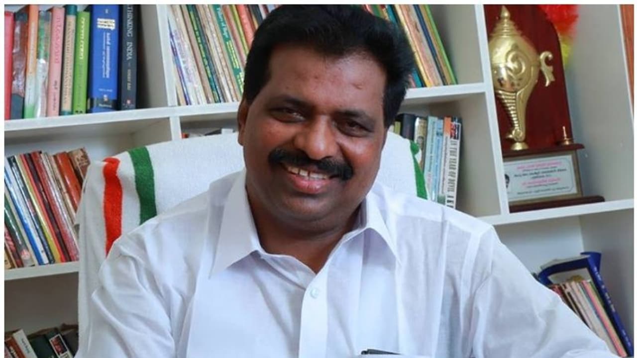 പ്രളയസെസ് പിന്വലിക്കണം; ഇങ്ങനെയൊരു മുഖ്യമന്ത്രി ബാധ്യതയാണെന്നും കൊടിക്കുന്നില് പ്രളയസെസ് പിന്വലിക്കണം; ഇങ്ങനെയൊരു മുഖ്യമന്ത്രി ബാധ്യതയാണെന്നും കൊടിക്കുന്നില്