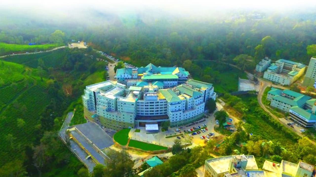 വയനാടിന്റെ സ്വപ്നം യാഥാര്ത്ഥ്യമാക്കാന് സര്ക്കാര്; മെഡിക്കല് കോളേജിന് സ്ഥലം ഏറ്റെടുക്കാന് തീരുമാനം വയനാടിന്റെ സ്വപ്നം യാഥാര്ത്ഥ്യമാക്കാന് സര്ക്കാര്; മെഡിക്കല് കോളേജിന് സ്ഥലം ഏറ്റെടുക്കാന് തീരുമാനം