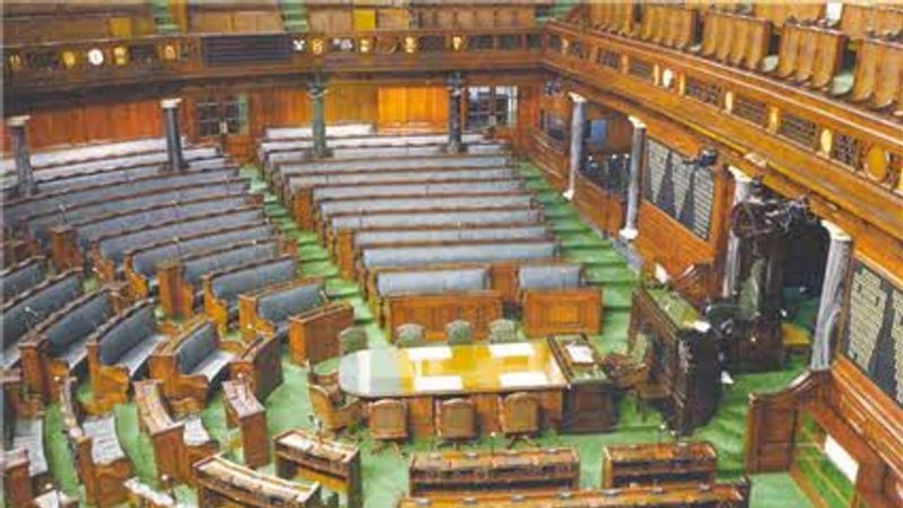 தனியாக வந்த அந்த எம்பியை நடு ஹாலில் வைத்து...அய்யோ...! இப்படியெல்லாமா நடந்துப்பாங்க...! முகம் சுளிக்கும் மக்கள்...! தனியாக வந்த அந்த எம்பியை நடு ஹாலில் வைத்து...அய்யோ...! இப்படியெல்லாமா நடந்துப்பாங்க...! முகம் சுளிக்கும் மக்கள்...!