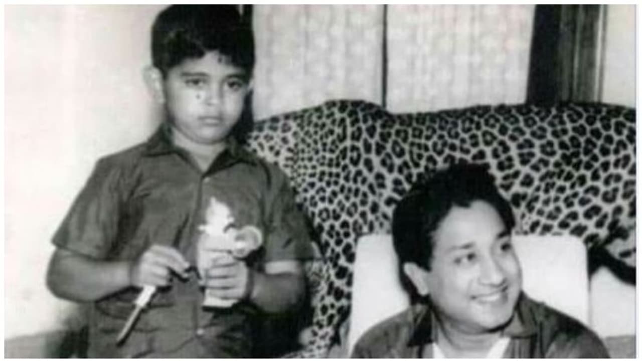 சிவாஜி உடன் இருக்கும் இந்த சிறுவன் யாருன்னு சொல்லுங்க பார்ப்போம்..! சிவாஜி உடன் இருக்கும் இந்த சிறுவன் யாருன்னு சொல்லுங்க பார்ப்போம்..!