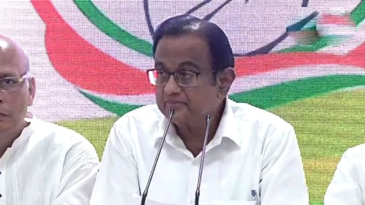INX media case: High drama at Chidambaram residence as CBI, ED move in to make arrest INX media case: High drama at Chidambaram residence as CBI, ED move in to make arrest