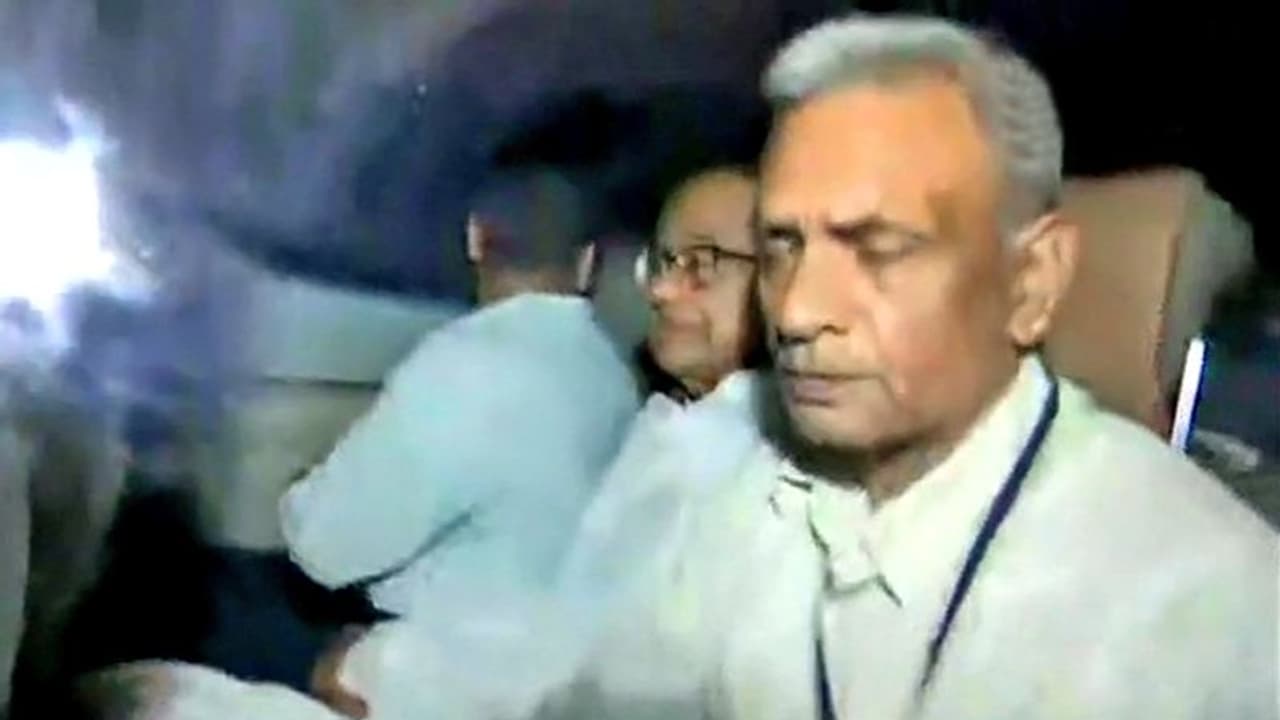 చిదంబరం అరెస్ట్: రాత్రికి సీబీఐ హెడ్క్వార్టర్స్లోనే చిదంబరం అరెస్ట్: రాత్రికి సీబీఐ హెడ్క్వార్టర్స్లోనే