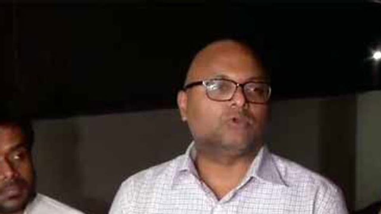 'ഇതൊക്കെ ട്രംപാണ് ചെയ്യുന്നതെന്നാണോ കരുതുന്നത്'? മാധ്യമങ്ങളുടെ ചോദ്യത്തോട് കാര്ത്തി ചിദംബരത്തിന്റെ പ്രതികരണം 'ഇതൊക്കെ ട്രംപാണ് ചെയ്യുന്നതെന്നാണോ കരുതുന്നത്'? മാധ്യമങ്ങളുടെ ചോദ്യത്തോട് കാര്ത്തി ചിദംബരത്തിന്റെ പ്രതികരണം