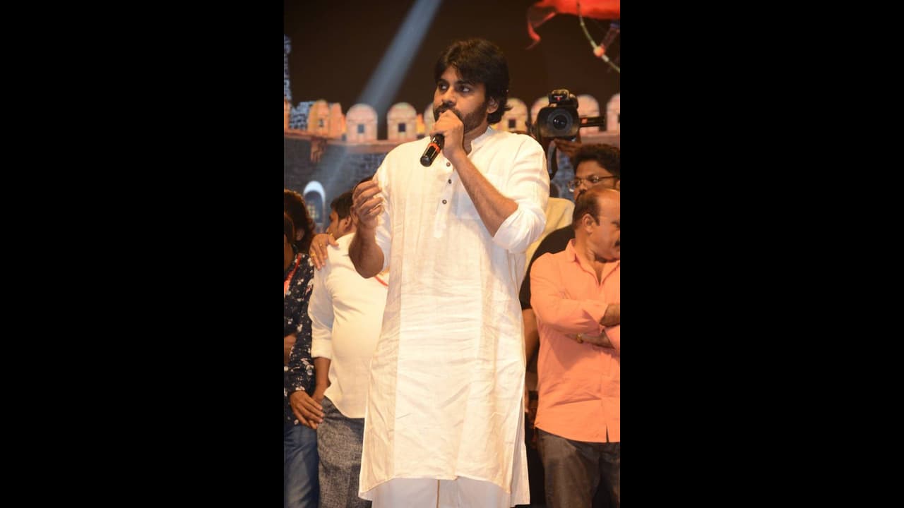 కాలం కలిసొచ్చి గెలిచారో, ఈవీఎంలు కలిసొచ్చి గెలిచారో : వైసీపీపై పవన్ కళ్యాణ్ సంచలన వ్యాఖ్యలు కాలం కలిసొచ్చి గెలిచారో, ఈవీఎంలు కలిసొచ్చి గెలిచారో : వైసీపీపై పవన్ కళ్యాణ్ సంచలన వ్యాఖ్యలు