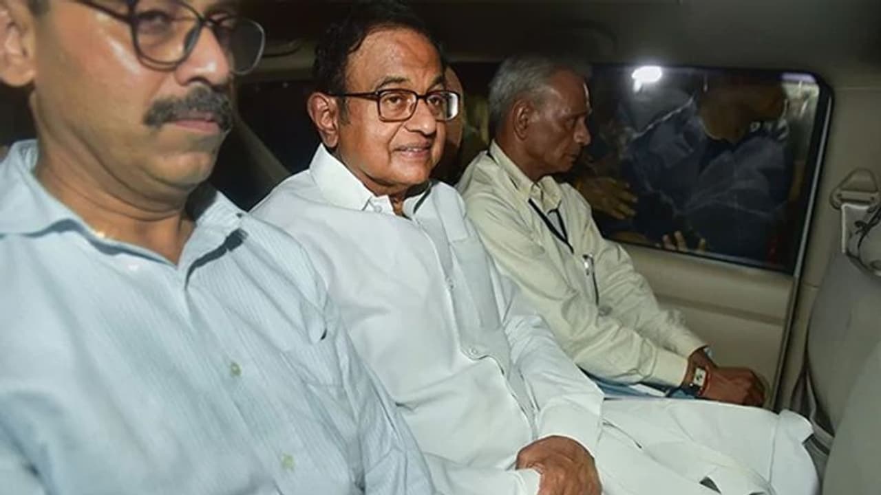 2011ല് ആഭ്യന്തരമന്ത്രിയായിരിക്കെ ഉദ്ഘാടനം ചെയ്തു; അതേ സിബിഐ ആസ്ഥാനത്ത് പ്രതിയായി ചിദംബരം! 2011ല് ആഭ്യന്തരമന്ത്രിയായിരിക്കെ ഉദ്ഘാടനം ചെയ്തു; അതേ സിബിഐ ആസ്ഥാനത്ത് പ്രതിയായി ചിദംബരം!