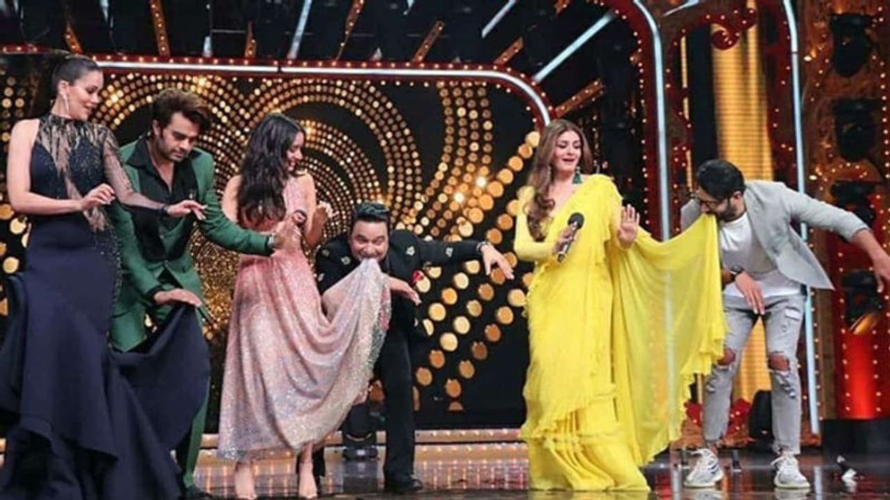 హాట్ హీరోయిన్ కొంగుతో ప్రభాస్ స్టెప్పులు.. హాట్ హీరోయిన్ కొంగుతో ప్రభాస్ స్టెప్పులు..