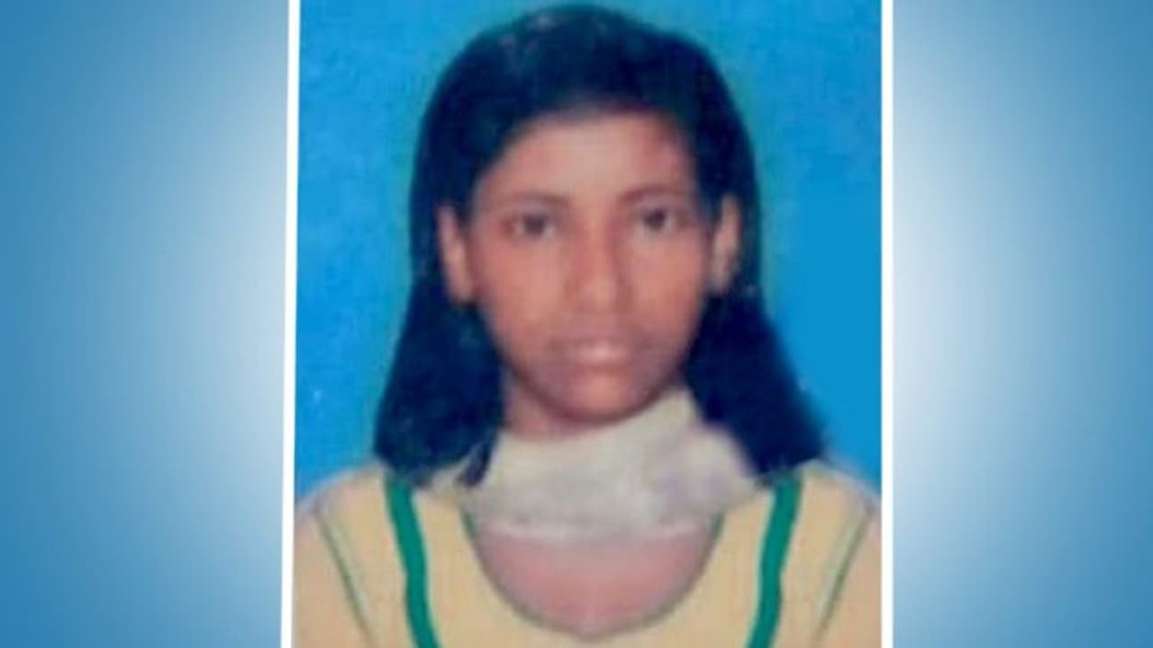 তান্ত্রিকের কোপে পড়ে মৃত্য়ুশয্য়ায় স্কুলছাত্রী! বাড়ি ভাঙচুর জনতার