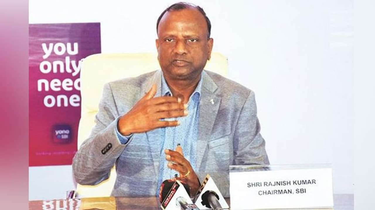 అనిశ్చితితోనే ‘ఆటో డౌన్ ట్రెండ్’: క్యాబ్లు, అద్దె కార్లకే మొగ్గు.. ఎస్బీఐ చైర్మన్ అనిశ్చితితోనే ‘ఆటో డౌన్ ట్రెండ్’: క్యాబ్లు, అద్దె కార్లకే మొగ్గు.. ఎస్బీఐ చైర్మన్