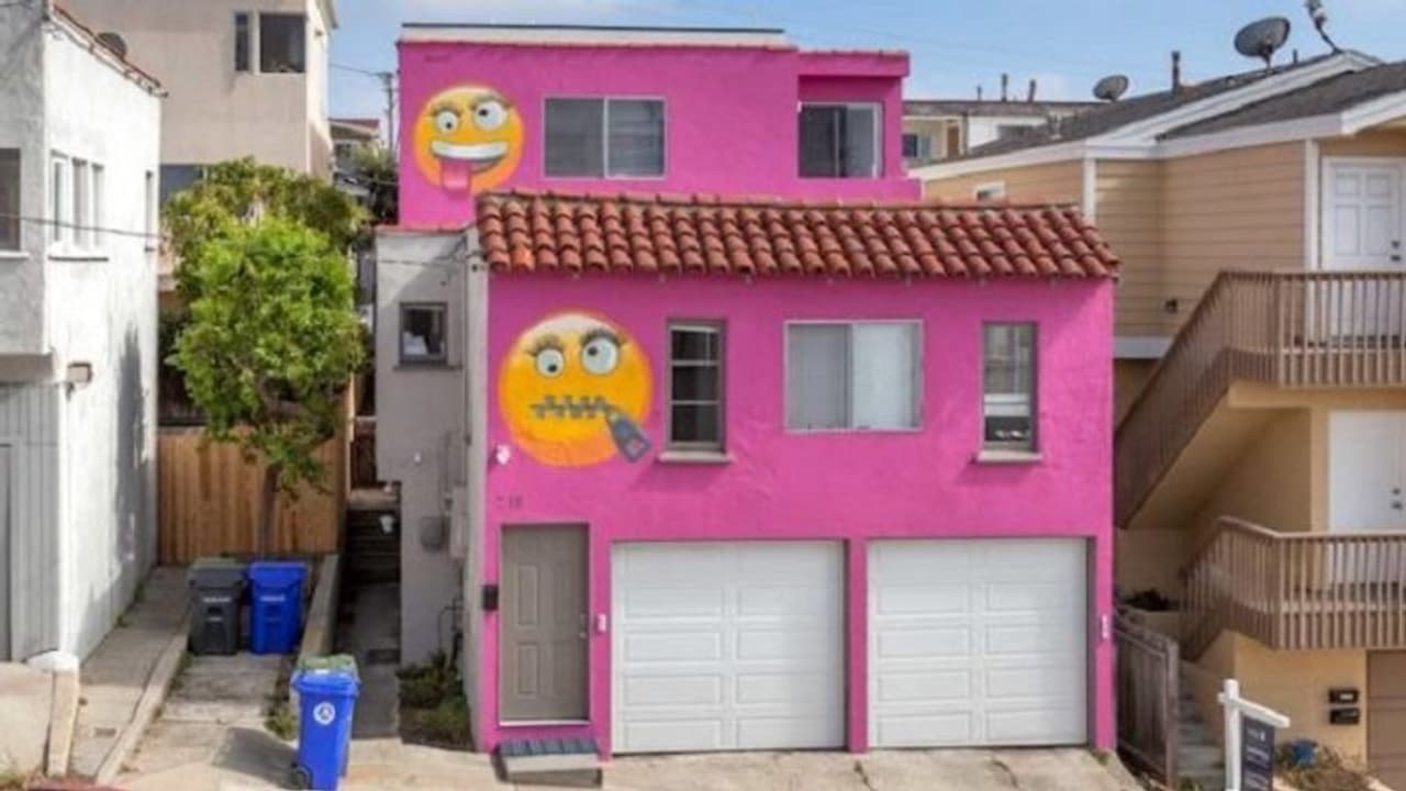 पड़ोसियों से विवाद के चलते बिकेगा यह 'इमोजी हाउस' पड़ोसियों से विवाद के चलते बिकेगा यह 'इमोजी हाउस'