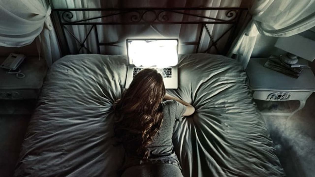 ತಂದೆ ಲ್ಯಾಪ್‌ಟಾಪ್ ತೆಗೆದು ನೋಡಿದಾಗ ಮಗಳಿಗೆ ಕಂಡಿದ್ದು ತನ್ನದೆ ಬೆತ್ತಲೆ ಚಿತ್ರಗಳು!