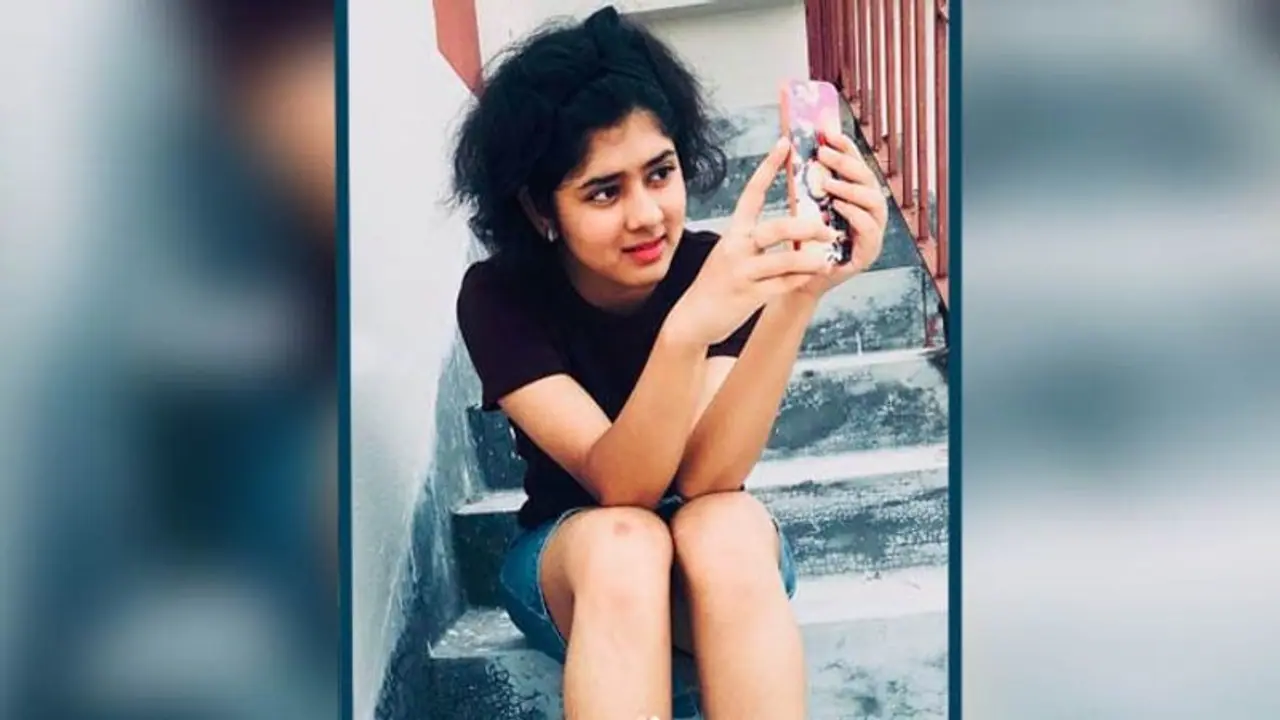 'তুমি জীবনে আসতেই সব দুঃখ ভুলেছি আমি', কাকে কাছে টেনে ছবি তুললেন 'রাসমণি' দিতিপ্রিয়া 'তুমি জীবনে আসতেই সব দুঃখ ভুলেছি আমি', কাকে কাছে টেনে ছবি তুললেন 'রাসমণি' দিতিপ্রিয়া