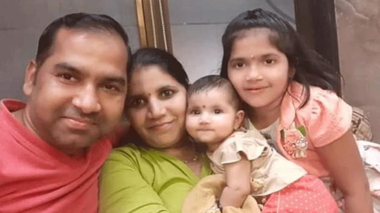 படுக்கை அறையில் கணவனை 11 முறை கொடூரமாக குத்திக்கொன்ற மனைவி... போலீசார் விசாரணையில் அதிர்ச்சி..! படுக்கை அறையில் கணவனை 11 முறை கொடூரமாக குத்திக்கொன்ற மனைவி... போலீசார் விசாரணையில் அதிர்ச்சி..!