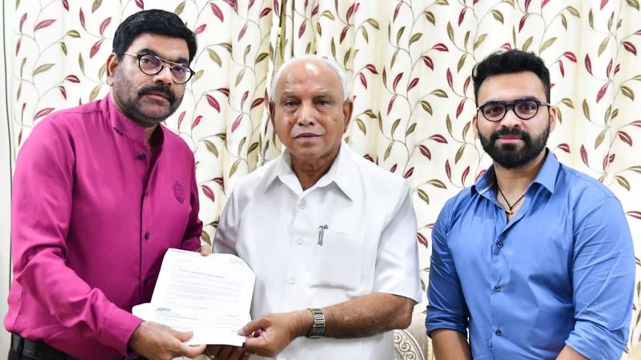 ನೆರೆ ಸಂತ್ರಸ್ತರ ನೆರವಿಗೆ MRG ಸಂಸ್ಥೆ 1 ಕೋಟಿ ರೂ. ದೇಣಿಗೆ ನೆರೆ ಸಂತ್ರಸ್ತರ ನೆರವಿಗೆ MRG ಸಂಸ್ಥೆ 1 ಕೋಟಿ ರೂ. ದೇಣಿಗೆ