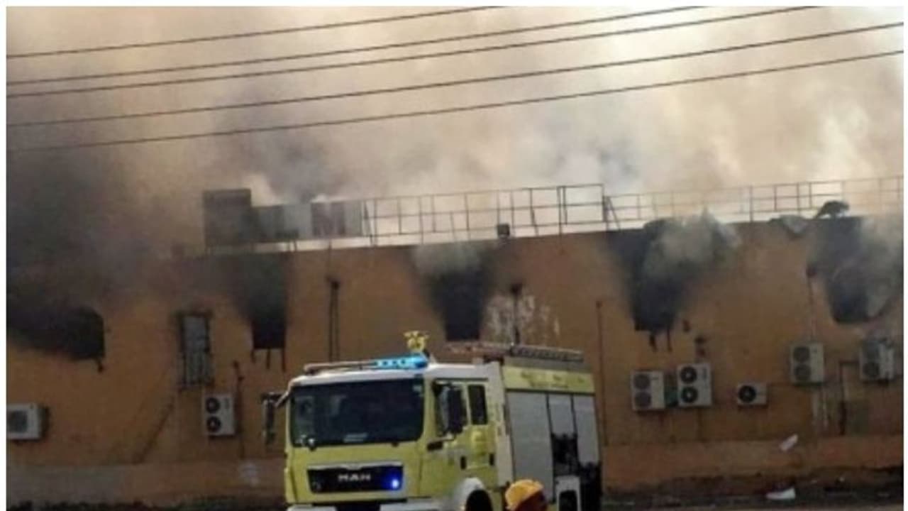ഒമാനിലെ ഷോപ്പിങ് സെന്ററില് തീപിടുത്തം ഒമാനിലെ ഷോപ്പിങ് സെന്ററില് തീപിടുത്തം