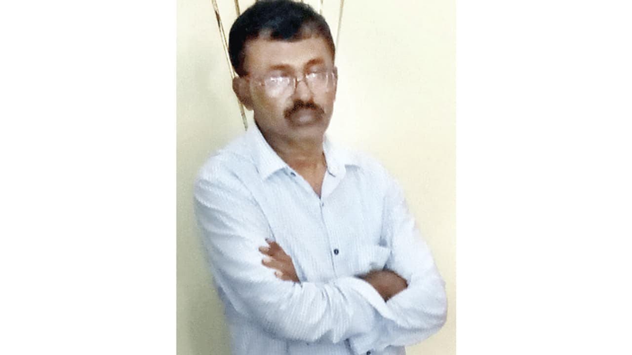 ಹಣದ ಚೀಲ ಎಸೆದು ಅರೆಸ್ಟಾಗಿದ್ದ ಅಧಿಕಾರಿಗೆ ಮತ್ತೆ ಮುಖ್ಯ ಹುದ್ದೆ! ಹಣದ ಚೀಲ ಎಸೆದು ಅರೆಸ್ಟಾಗಿದ್ದ ಅಧಿಕಾರಿಗೆ ಮತ್ತೆ ಮುಖ್ಯ ಹುದ್ದೆ!