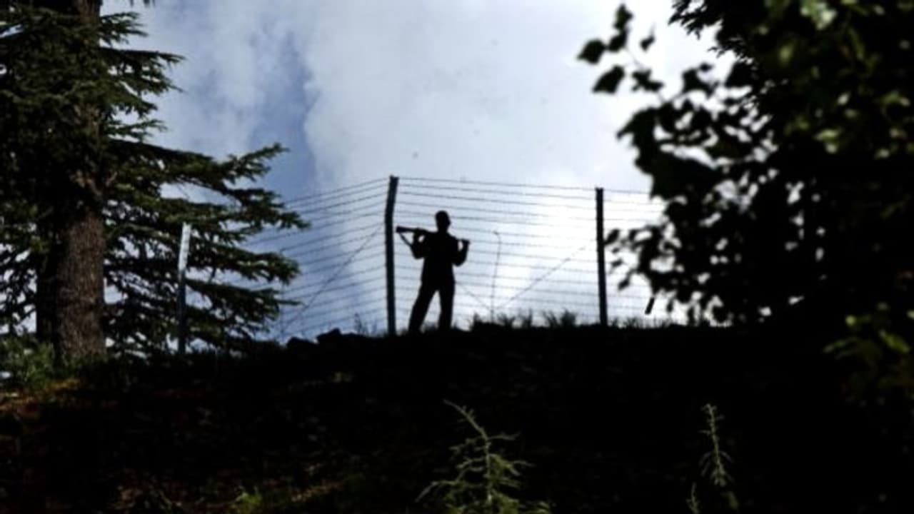 পাকিস্তানিদের সঙ্গে আসছে আফগান পাস্তো জঙ্গিরাও! গোয়েন্দা তথ্যে সতর্কতা জম্মু কাশ্মীরে পাকিস্তানিদের সঙ্গে আসছে আফগান পাস্তো জঙ্গিরাও! গোয়েন্দা তথ্যে সতর্কতা জম্মু কাশ্মীরে