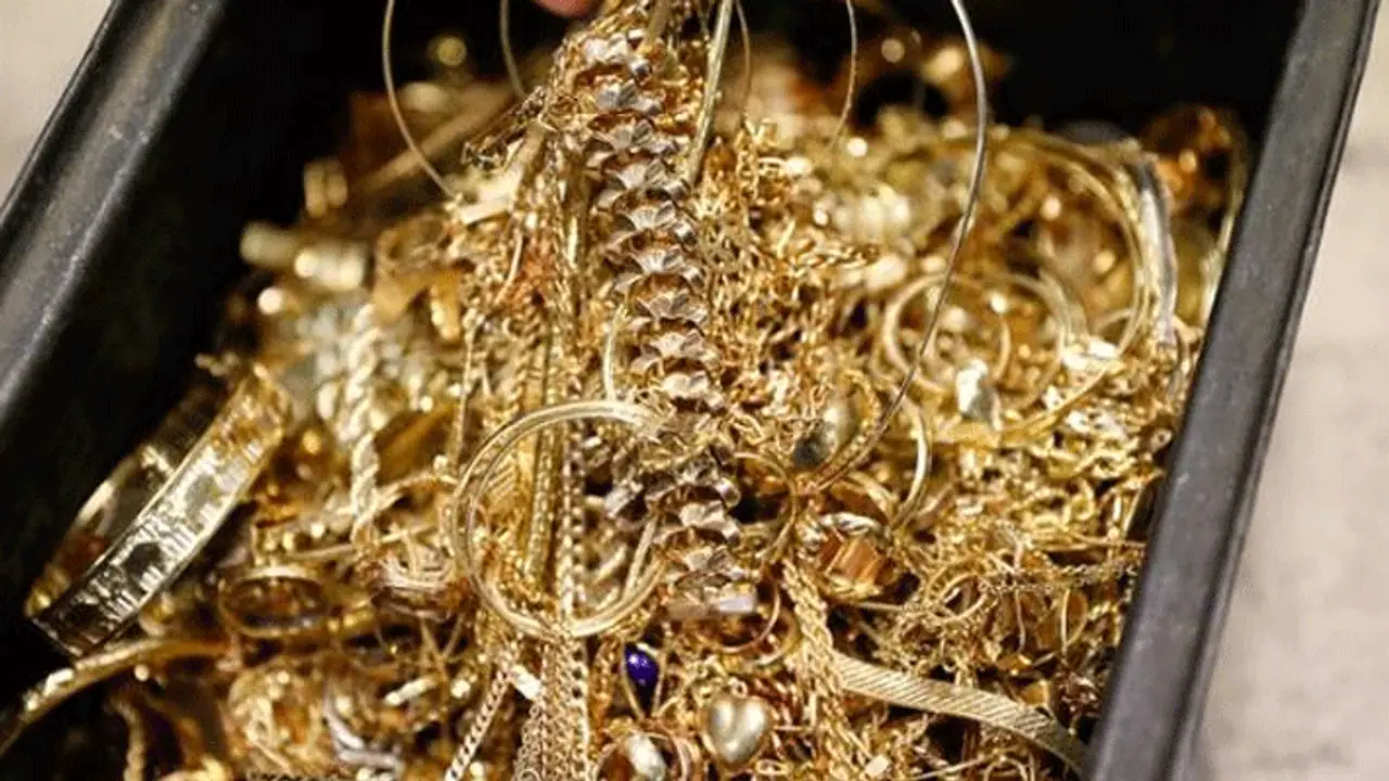 Gold stays steady of Rs 39,670; silver gains Rs 190