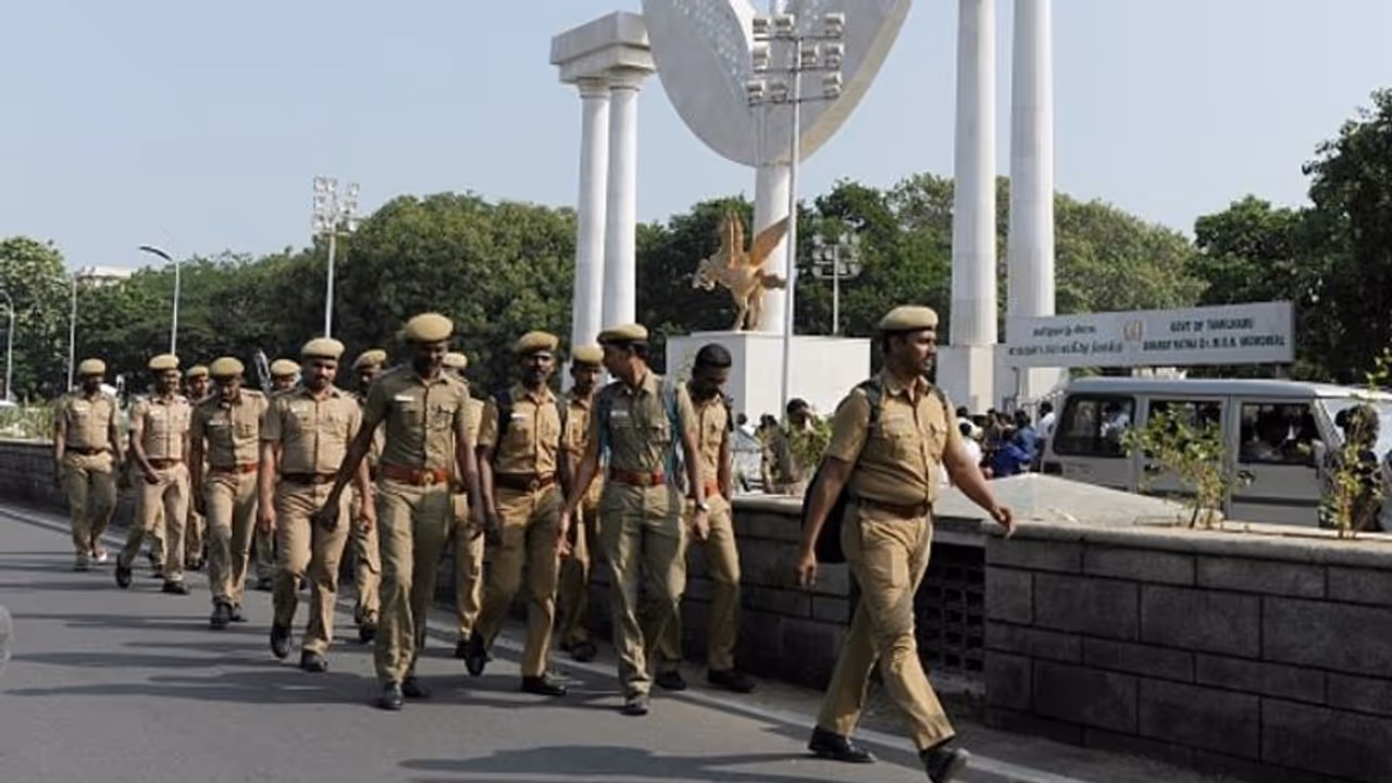 কপালে বিভূতি, সাধুর বেশে ঘুরছে ছয় লস্কর জঙ্গি! জারি উচ্চ সতর্কতা কপালে বিভূতি, সাধুর বেশে ঘুরছে ছয় লস্কর জঙ্গি! জারি উচ্চ সতর্কতা
