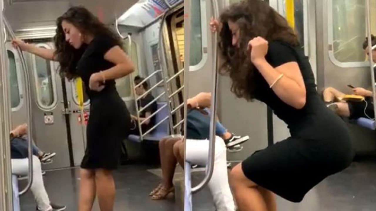 मेट्रो में शॉर्ट ड्रेस में चढ़ी खूबसूरत महिला, अचानक करने लगी ऐसी हरकतें मेट्रो में शॉर्ट ड्रेस में चढ़ी खूबसूरत महिला, अचानक करने लगी ऐसी हरकतें