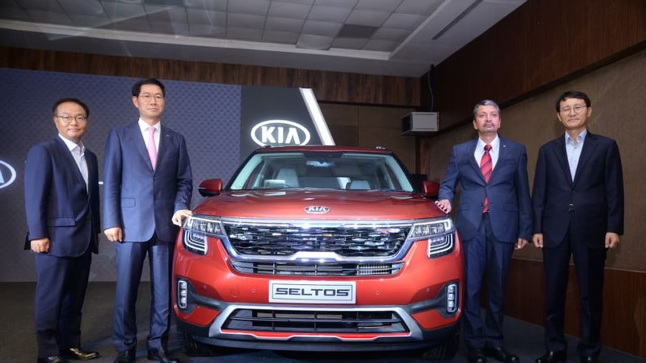 ಬಹುನಿರೀಕ್ಷಿತ KIA ಸೆಲ್ಟೋಸ್ ಕಾರು ಬಿಡುಗಡೆ; ಬೆಲೆ 9.69 ಲಕ್ಷ ರೂ! ಬಹುನಿರೀಕ್ಷಿತ KIA ಸೆಲ್ಟೋಸ್ ಕಾರು ಬಿಡುಗಡೆ; ಬೆಲೆ 9.69 ಲಕ್ಷ ರೂ!